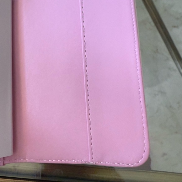 Elegant Cream Travel Bag with Cherry Design - Picture 4 of 11